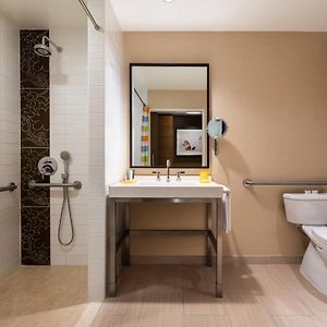 Camera adatta alle persone a mobilità ridotta deluxe con letto king size
